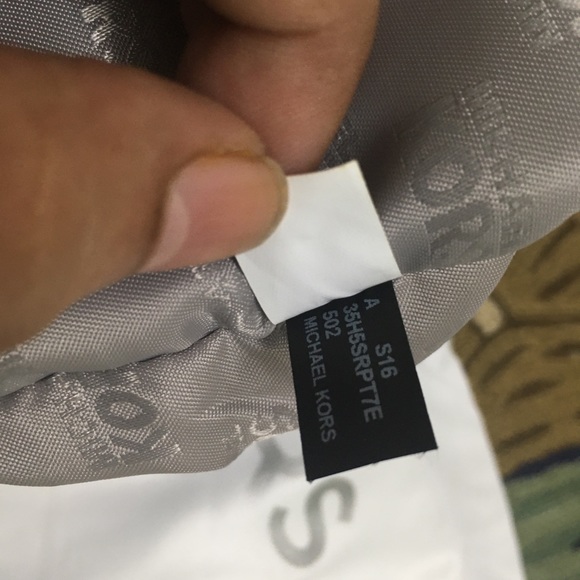 Authentic Large Michael Kors Harper Tote in Lilac - Picture 14 of 16